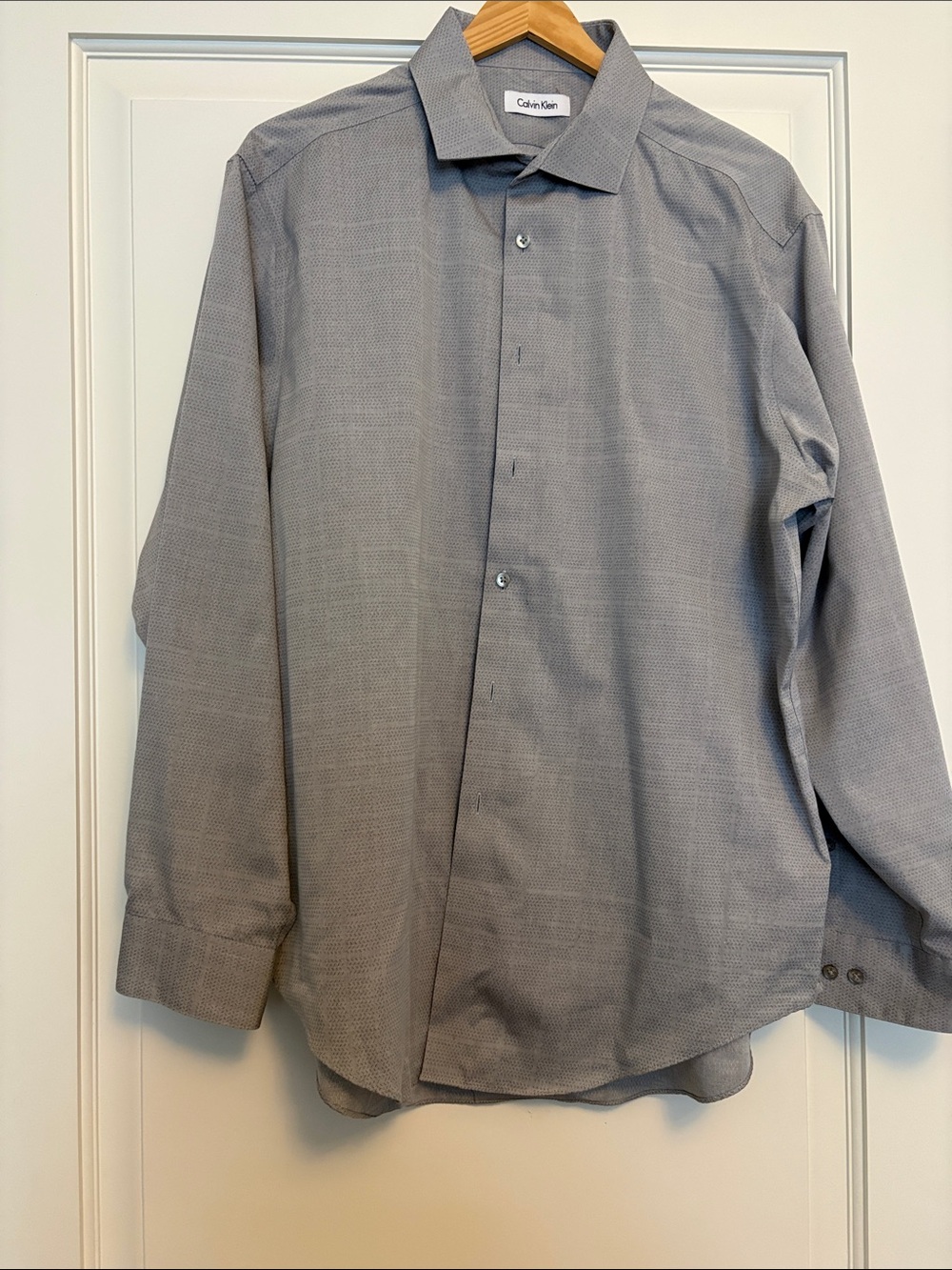 Calvin Klein Men's Light Gray Micro-Pattern Dress Shirt